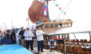 Gubernur Kalsel Luncurkan Kapal Wisata Pinisi di Sungai Barito