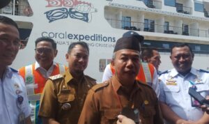 Gubernur Kalsel Sambut Kedatangan Wisatawan Kapal Pesiar Coral Geographer yang Singgah di Pelabuhan Trisakti Banjarmasin