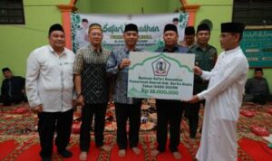 Bupati Batola Safari Ramadhan Serahkan Bantuan Rp 45 Juta untuk Masjid Al Istiqomah