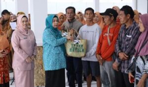 Pembagian Paket Sembako Ramadan di Halaman Aula Selidah