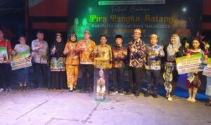 Ketua DPRD Murung Raya Hadiri Penutupan Festival Budaya Tira Tangka Balang Tahun 2025 di Alun-alun Jorih Jerah Puruk Cahu