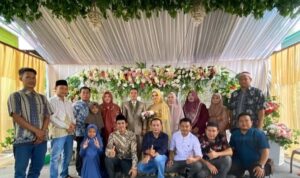Ketua DPRD Murung Raya, Rumiadi Menghadiri Perkawinan Warga Desa Sumpoi