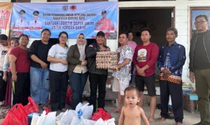 Wakil Bupati Murung Raya Bersama Wakil Ketua DPRD Salurkan Bantuan Sembako ke Warga Terdampak Banjir