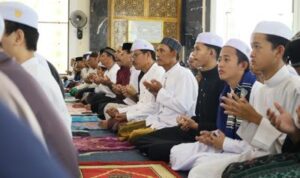Bupati Batola Sholat Idul Fitri Bersama Warga di Masjid Agung Al Anwar