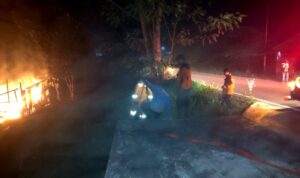 BPBD dan Disdamkarmat Barut Berhasil Padamkan Kebakaran Pemukiman di Kelurahan Jambu
