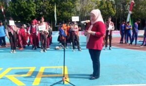Ketua AFK Barut Henny Rosgiaty Rusli Apresiasi Pembukaan Kids Futsal Turnamen di MTsN Muara Teweh