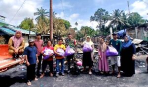 Pemdes Desa Lemo II Salurkan Bantuan untuk Korban Kebakaran di RT 02, Kepala Desa: Semoga Diberi Ketabahan