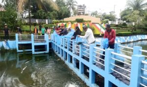 Pj Bupati Muhlis dan DKPP Lakukan Restocking 13.000 Bibit Ikan di Kolam Pemkab