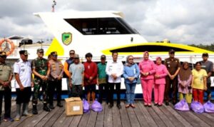 Pj Bupati Tinjau Lokasi Banjir di Dua Wilayah dan Salurkan Bantuan kepada Warga Terdampak