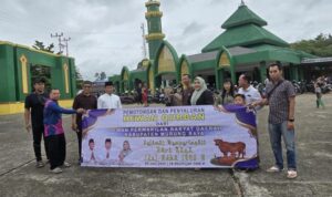 DPRD Murung Raya Berbagi Sapi Kurban ke Masjid Nurul Islam Jln Vetran