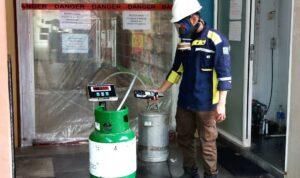 Dispersip Kalsel Lakukan Fumigasi Bahan Pustaka di Perpustakaan Palnam