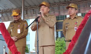 Gubernur, Wagub, dan Sekda Kalsel Berbaur Bersama Pegawai Usai Apel Bersama