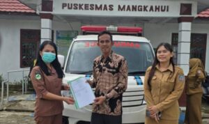 Anggota DPRD Murung Raya, Serahkan Bantuan Mobil Ambulans Untuk Puskesmas Desa Mangkahui
