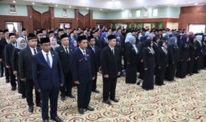 Kukuhkan Pejabat Administrator dan Pejabat Pengawas, Gubernur Kalsel Harapkan ASN Dapat Bekerja Lebih Profesional