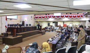Pemprov Kalsel Apresiasi Pandangan Umum Fraksi DPRD dalam Sampaikan Dua Raperda