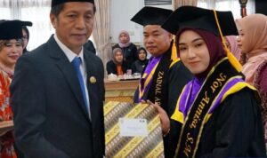 STIE Muara Teweh Wisuda 159 Mahasiswa: Wisuda Adalah Momen Refleksi dan Evaluasi Pendidikan