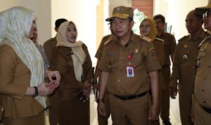 Sidak ke SKPD, Sekdaprov Kalsel Kunjungi Ruang Pelayanan Jaringan di Diskominfo