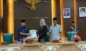 Wabup Batola Sampaikan KUPA dan PPAS Perubahan APBD 2025 di Rapat Paripurna