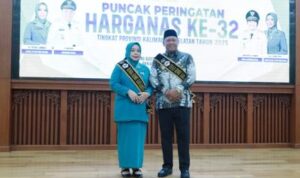 Bupati dan Ketua TP PKK Batola Dikukuhkan sebagai Ayah Bunda GenRe