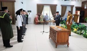 Bupati Bahrul Ilmi Lantik Pejabat Baru di Pemkab Batola