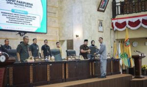DPRD Kalsel Sampaikan Pandangan Fraksi Terhadap Raperda APBD 2024