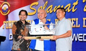 Forkopimda Kalsel dan Banjarmasin Kunjungi KRI dr Radjiman Wedyodiningrat-992