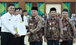 Gubernur H. Muhidin Serahkan 1.234 SK CPNS dan PPPK Pemprov, Pesannya Harus Lebih Rajin