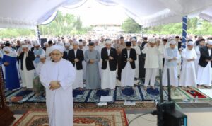 Gubernur H. Muhidin dan Wagub Hasnuryadi Sholat Ied di Masjid Sabilal Muhtadin, Usai Puasa Meningkatkan Ketaqwaan dan Membaiki Akhlak