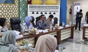 Gubernur Kalsel melalui Asisten III Pemprov Dampingi Komisi IX DPR RI Cek Pelayanan di Asrama Haji Embarkasi Banjarmasin