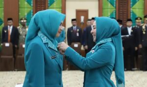 Hj. Fathul Jannah Lantik Penjabat (Pj) Ketua TP PKK Kota Banjarbaru Hj. Elysa Resturini Subhan Nor Yaumil