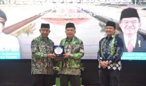 Jusuf Kalla Kukuhkan Pengurus Dewan Masjid Indonesia Kalsel, Wagub Hasnuryadi : Mari Memakmurkan Masjid-Masjid di Kalimantan Selatan
