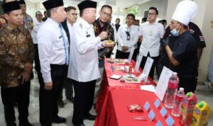Lantik PPIH Kalsel, Gubernur H. Muhidin Minta Petugas Haji Layani Jamaah Sepenuh Hati
