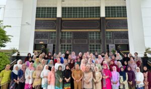 Peringati Hari Kartini, Pegawai Perempuan Setdaprov Kalsel Berbusana Kebaya