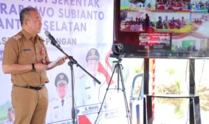 Pj. Sekdaprov Kalsel Pimpin Panen Raya di Barito Kuala Serentak 14 Provinsi Bersama Presiden Prabowo Subianto