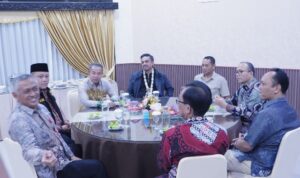 Pj. Sekdaprov Kalsel Sambut Kedatangan Kunker Menteri UMKM RI di VIP Room Bandara Sjamsudin Noor