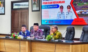 Rapat Evaluasi, Gubernur H. Muhidin Terus Dorong Percepatan Program Kerja SKPD Pemprov