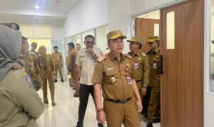 Sidak ke Dinas dan Kantor Pemprov, Pj. Sekdaprov Pastikan Kehadiran Pegawai Pasca Cuti Idul Fitri