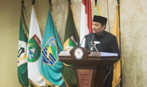 Wagub Kalsel Hasnuryadi Menyerahkan Dokumen Rancangan KUPA dan Rancangan PPAS 2025