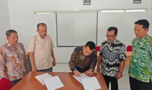 STIE Pembangunan Nasional Malang Berikan 50 Beasiswa untuk Masyarakat Batola