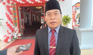 Ketua DPRD Hadir Upacara Penurunan Bendera HUT RI ke-80 di Halaman Kantor Bupati