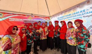 DP3AKB Kalsel Gandeng SOKSI Berbagi Kebaikan Lewat Makan Gratis pada Harjad Kalsel
