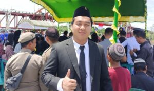 Pengibaran Bendera Merah Putih di Bawah Jembatan Merdeka di HUT RI Ke-80, Bukti Kebersamaan Masyarakat