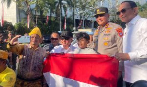 Pemprov Kalsel dan Forkopimda Bagikan Puluhan Ribu Bendera Merah Putih Menyambut HUT ke-80 RI