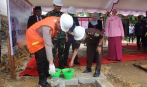 Polres Barito Utara Bangun SPPG di Asrama Polisi, Kapolres Letakkan Batu Pertama