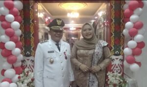 Dina Maulidah Hadiri Upacara Penurunan Bendera HUT ke-80 RI di Murung Raya