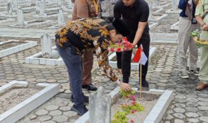 Wagub Kalsel Ziarah ke Makam Pahlawan Bumi Kencana untuk Menghormati Sejarah