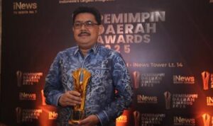Gubernur Kalsel H. Muhidin Raih Pemimpin Daerah Awards 2025