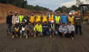 Dinas PUPR Kalsel Tinjau Jalan Lintas Tengah Pulau Laut, Target Selesai Bertahap