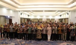 Gubernur Jatim Perkuat Perdagangan Antar Daerah Lewat Gathering Warga di Kalsel