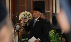Gubernur Kalsel Anugerahkan Satyalancana Karya Satya kepada 446 PNS